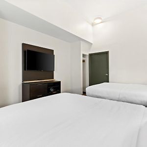 Queen Suite Two Queen Beds